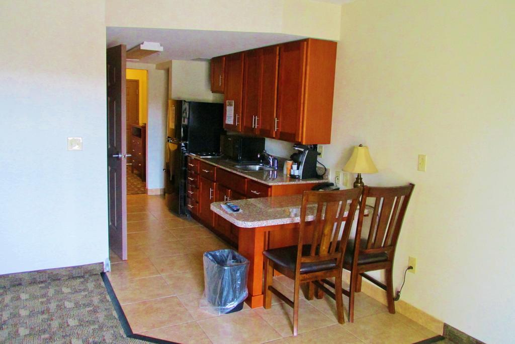 Crystal Springs Inn And Suites Towanda Номер фото